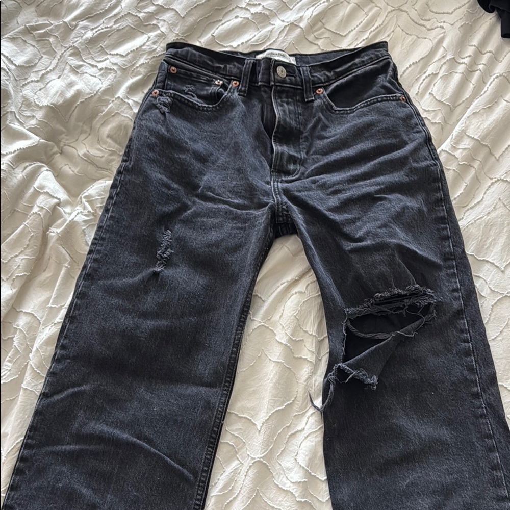 Women’s Abercrombie - 90s High rise - Black Distressed Jeans
